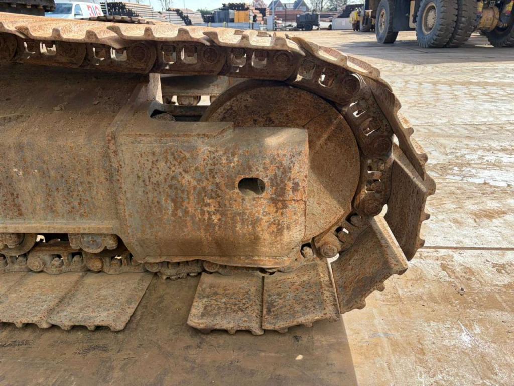 Komatsu PC240 Photo 15