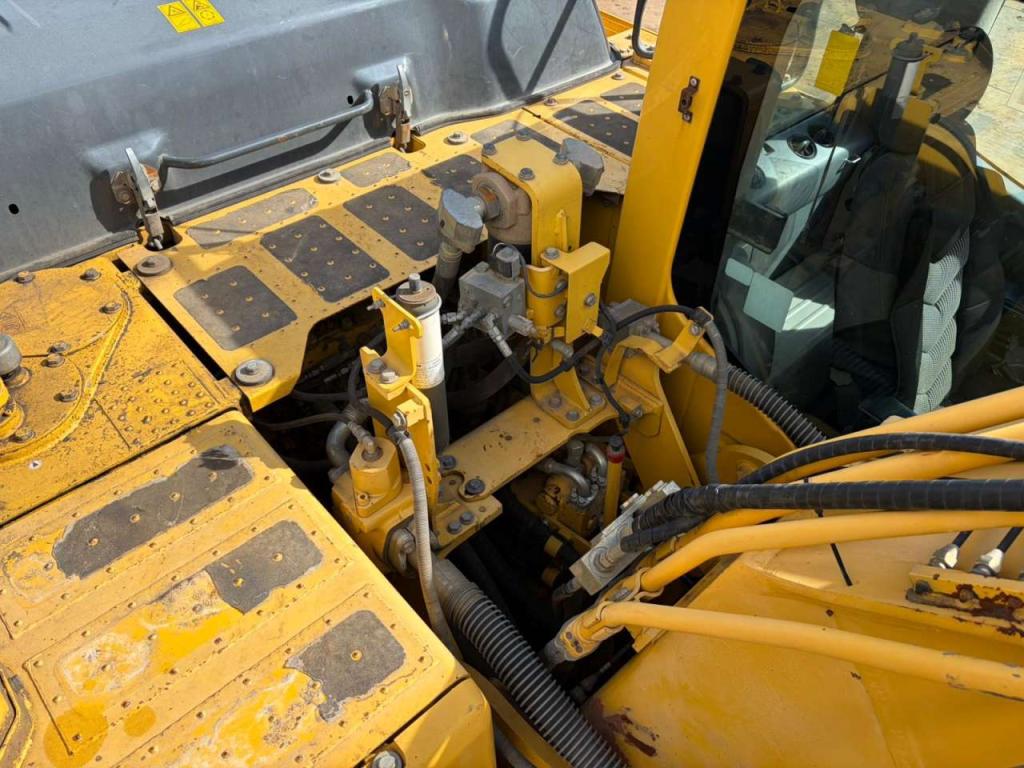 Komatsu PC240 Photo 28