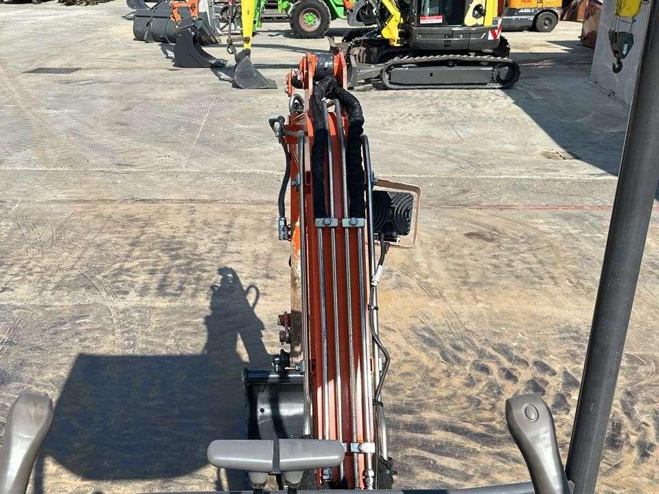 Hitachi ZX17U-5A-YR Photo 14