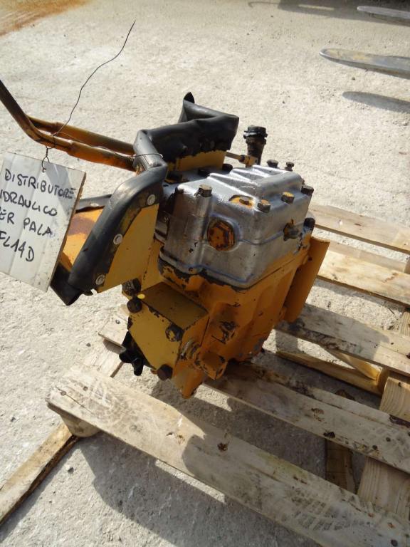 Distributeur hydraulique pour Fiat Allis FL14D Photo 4