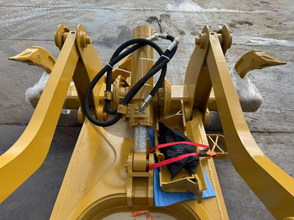 Caterpillar D6 New Gen Ripper with 1 Cylinder Photo 10