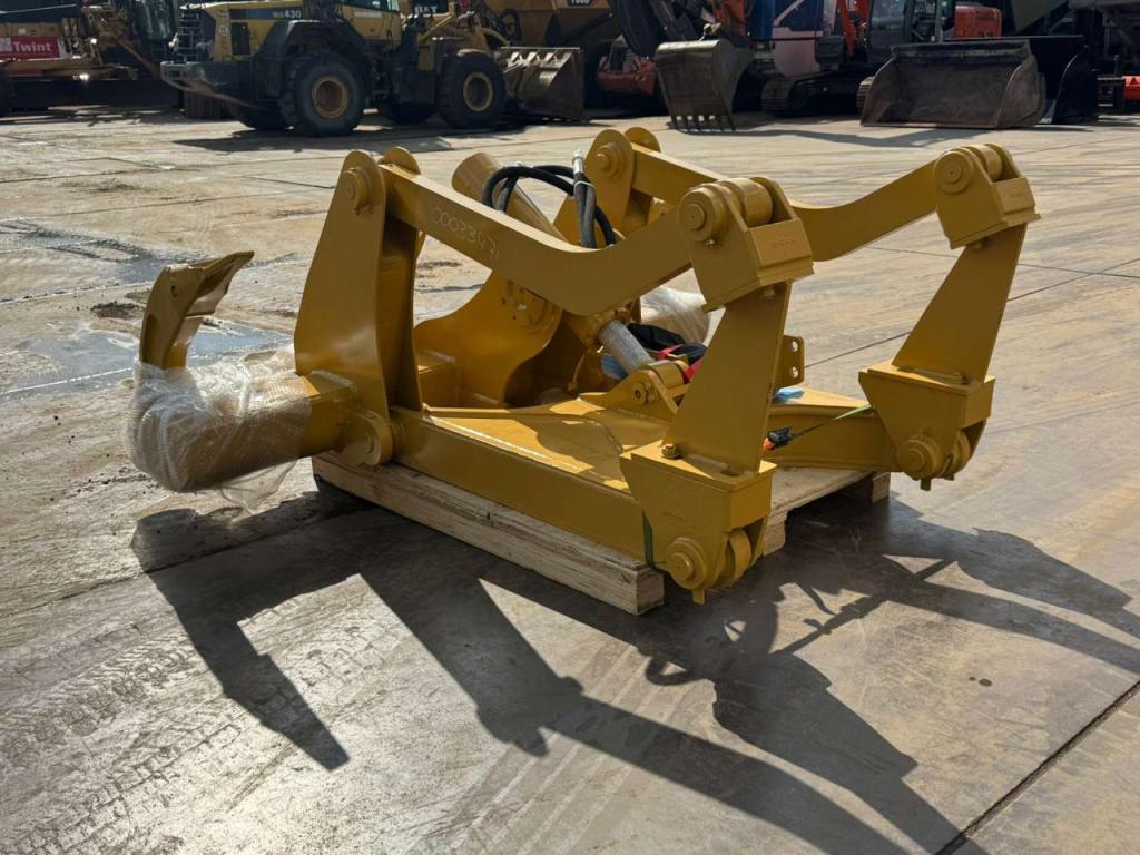 Caterpillar D6 New Gen Ripper with 1 Cylinder Photo 4