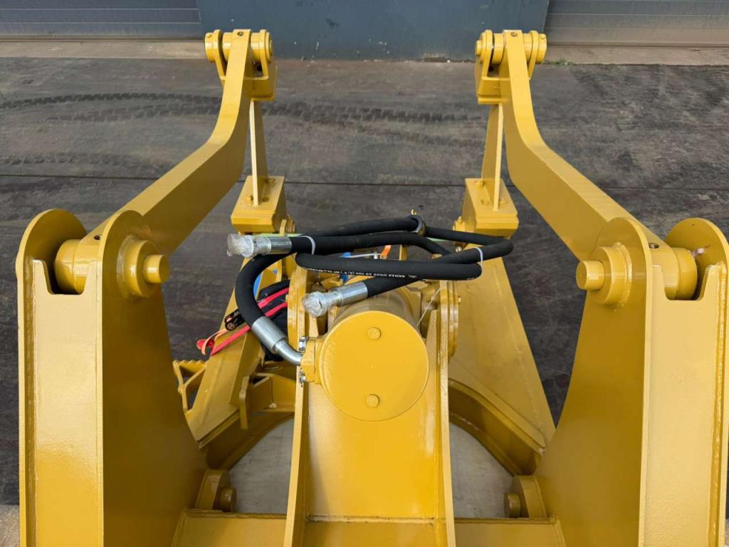 Caterpillar D6 New Gen Ripper with 1 Cylinder Photo 9