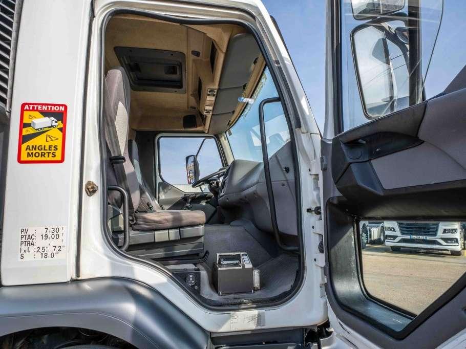 Renault PREMIUM 270 + 12000L + 3 COMP Photo 23