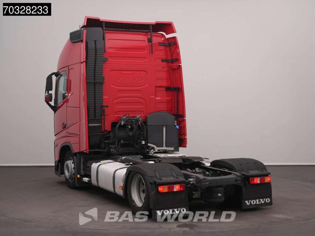 Volvo FH 460 4X2 Mega XL 2x Tanks ACC Navi Photo 2