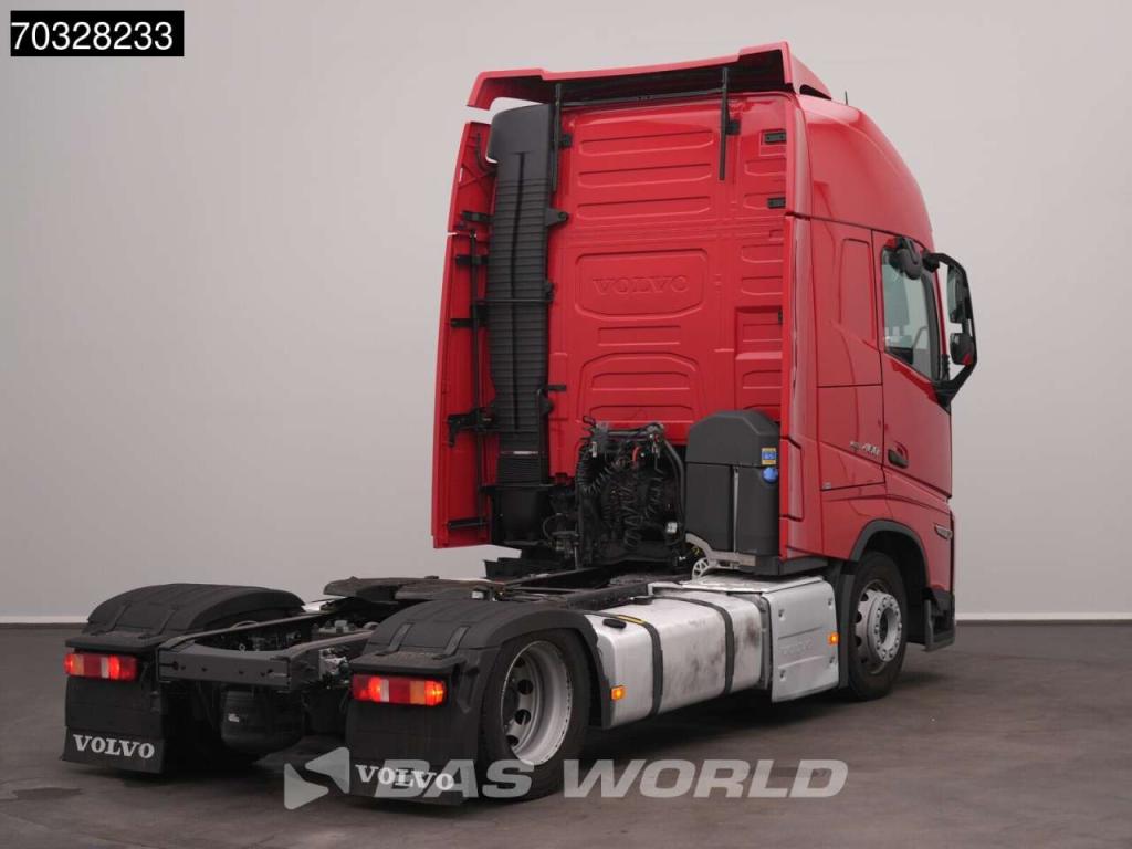 Volvo FH 460 4X2 Mega XL 2x Tanks ACC Navi Photo 5