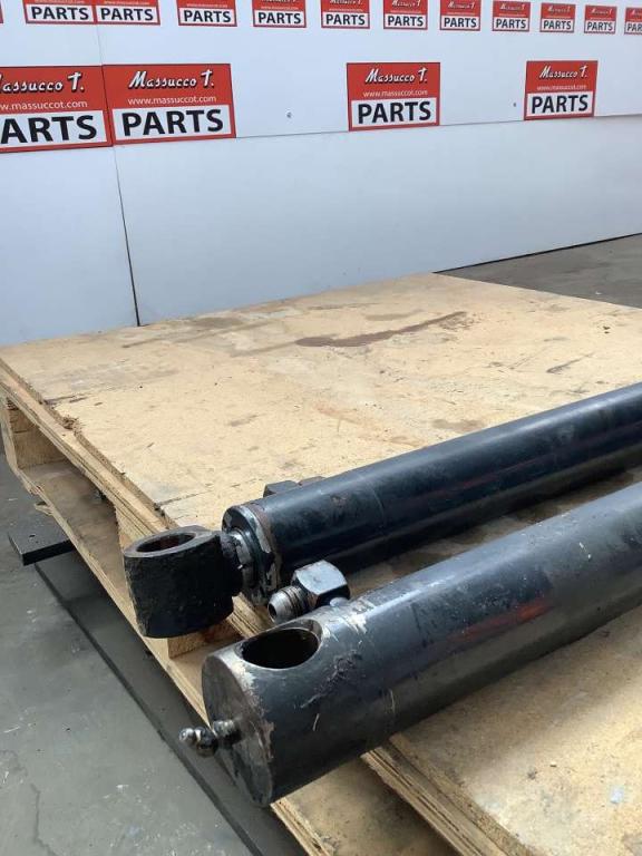 Piston de levage pour Bobcat 753 Photo 3