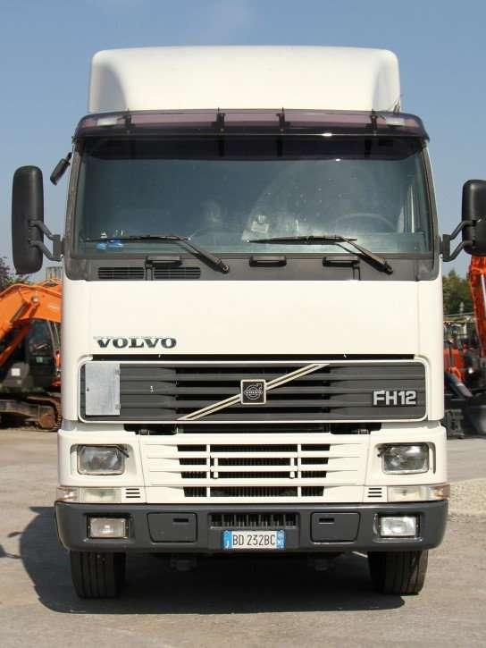 Volvo FH12-420 Photo 15