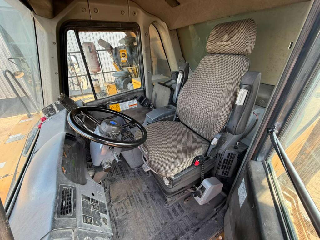 Komatsu HD605-7 Photo 21