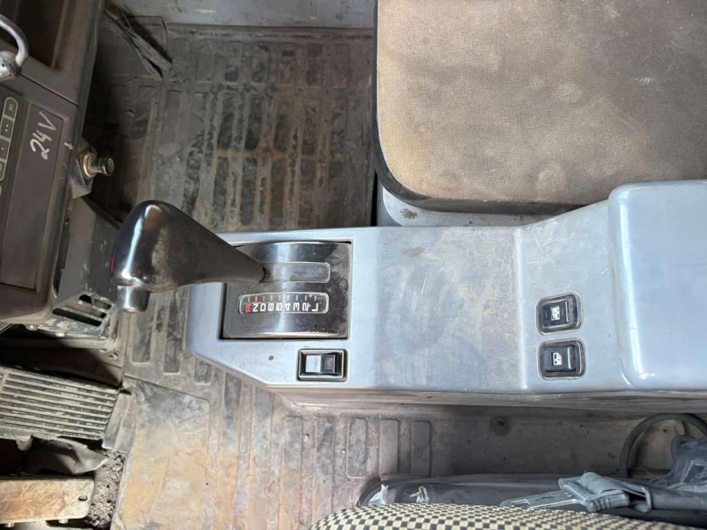 Komatsu HD605-7 Photo 24