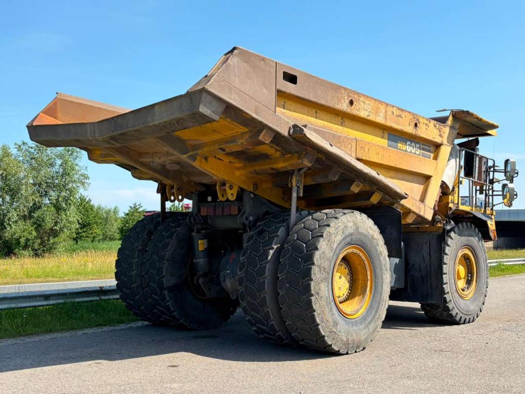 Komatsu HD605-7 Photo 5