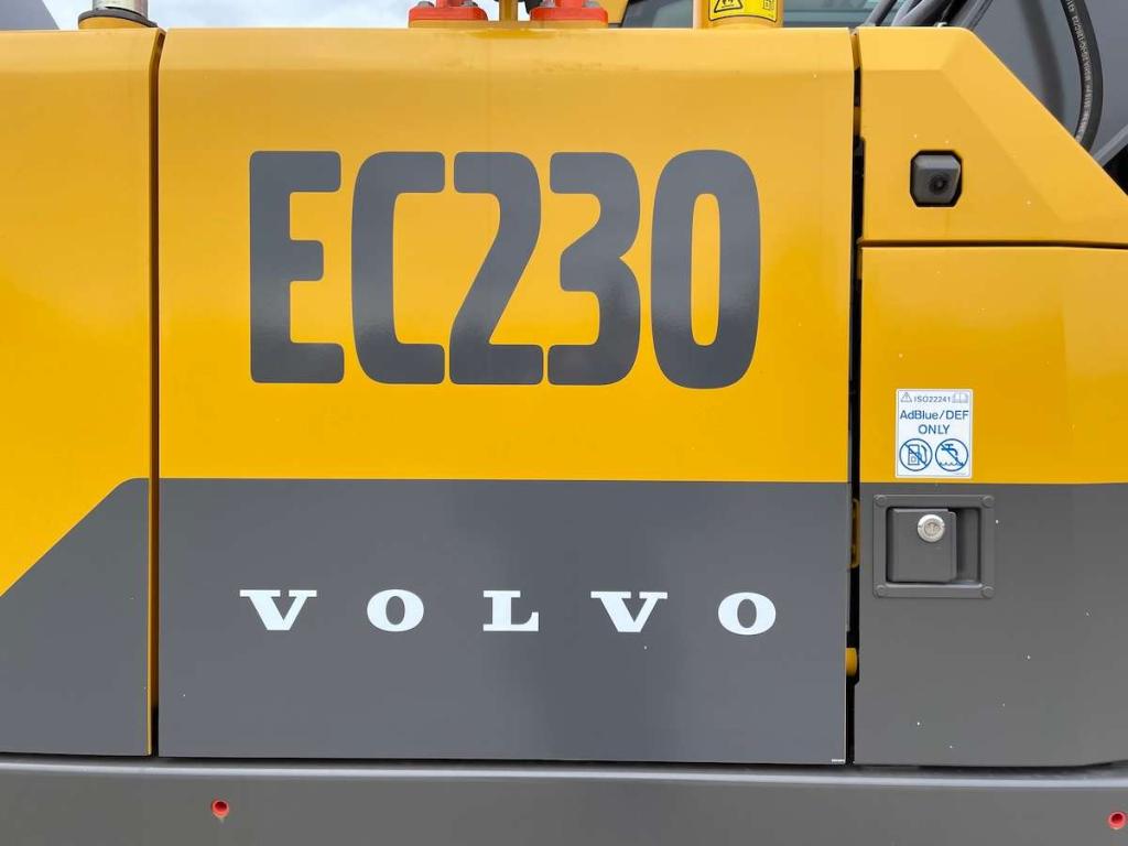 Volvo EC230FNL-5 Photo 12