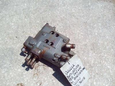 Valve anti-chute pour vérin de pénétration pour Volvo EC360B en vente par OLM 90 Srl