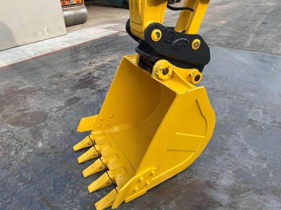 Komatsu PC130-7 Photo 5