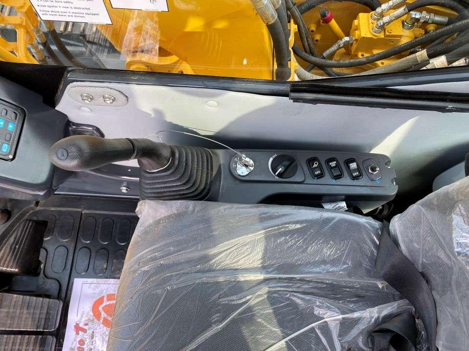 Komatsu PC130-7 Photo 8