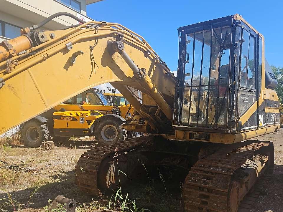 Caterpillar CAT 318B Photo 1