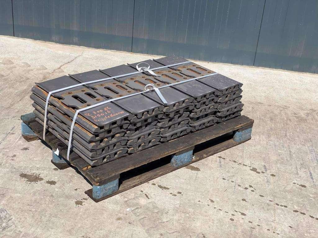 Train de roulement pour JCB JS240 / JS260 / JS300 Shoes/Pads Photo 3
