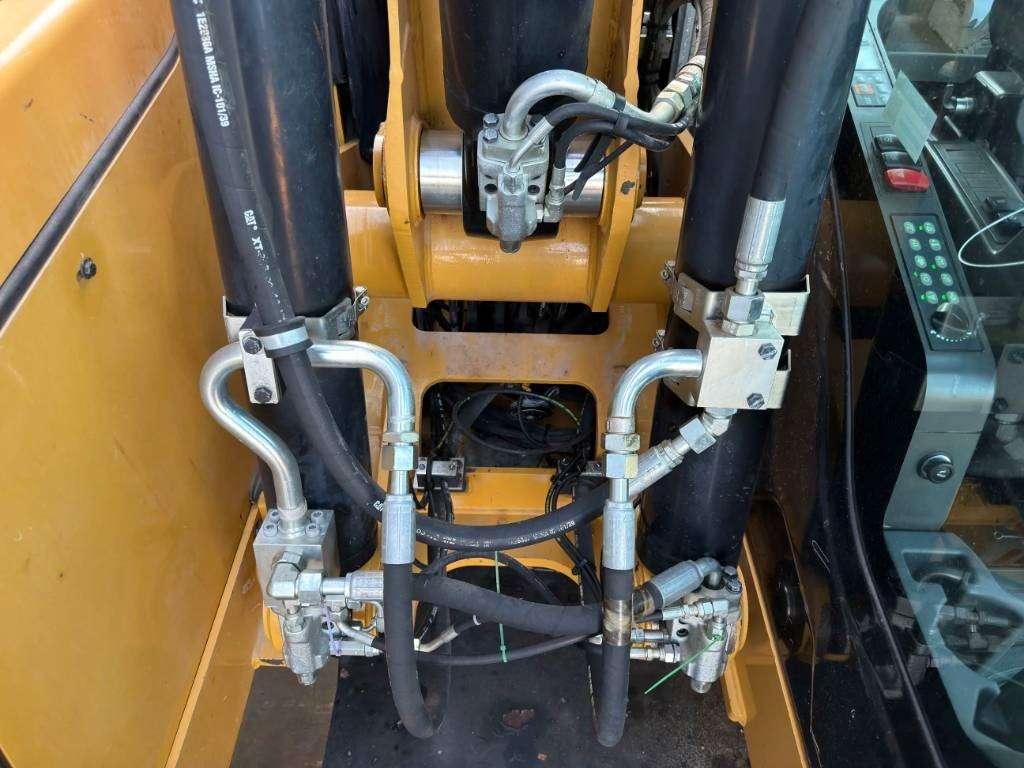 Caterpillar M318F Photo 16