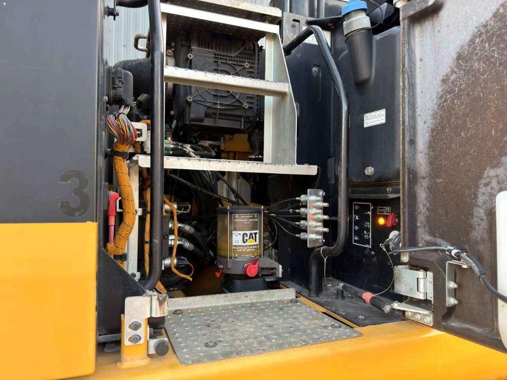 Caterpillar M318F Photo 30