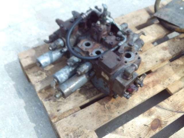 Distributeur hydraulique pour Hitachi ZW310 Photo 1