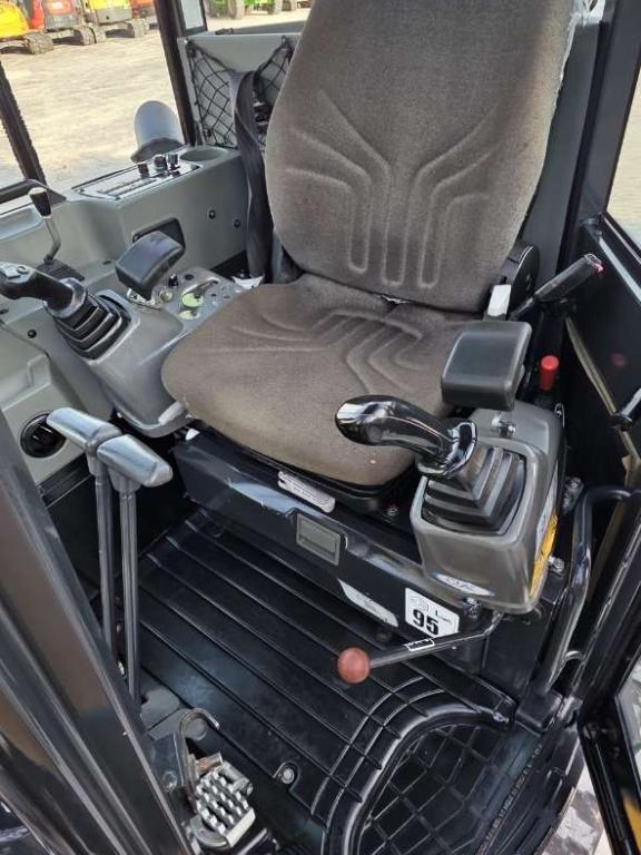 Yanmar VIO38 Photo 14