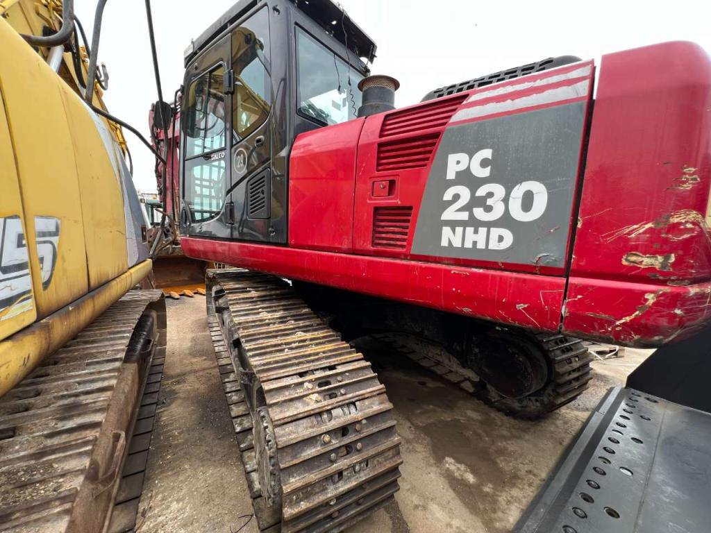 Komatsu PC230 NHD-8 Photo 2