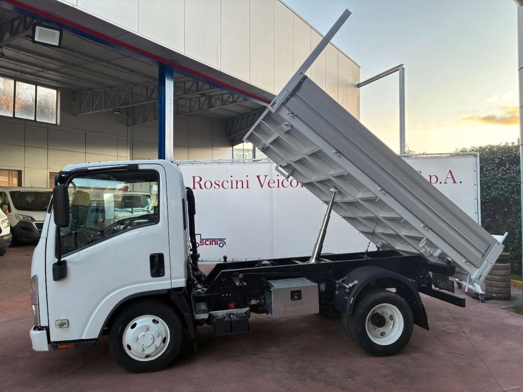 Isuzu NLR85 Photo 1
