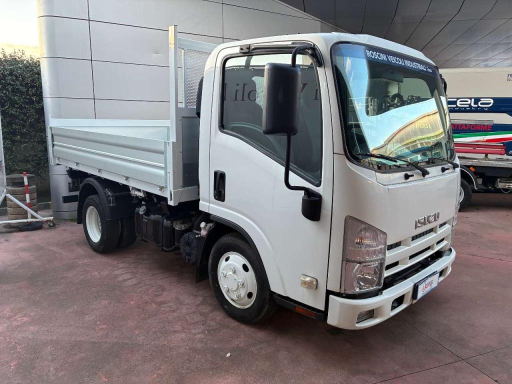 Isuzu NLR85 Photo 4