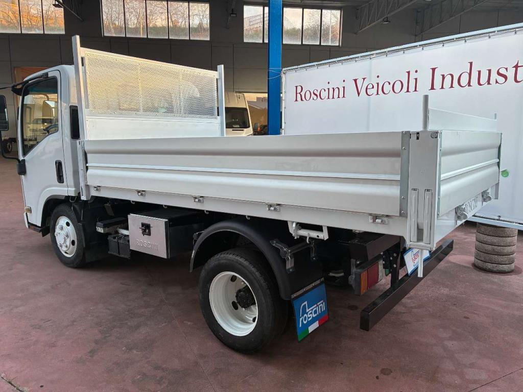 Isuzu NLR85 Photo 6