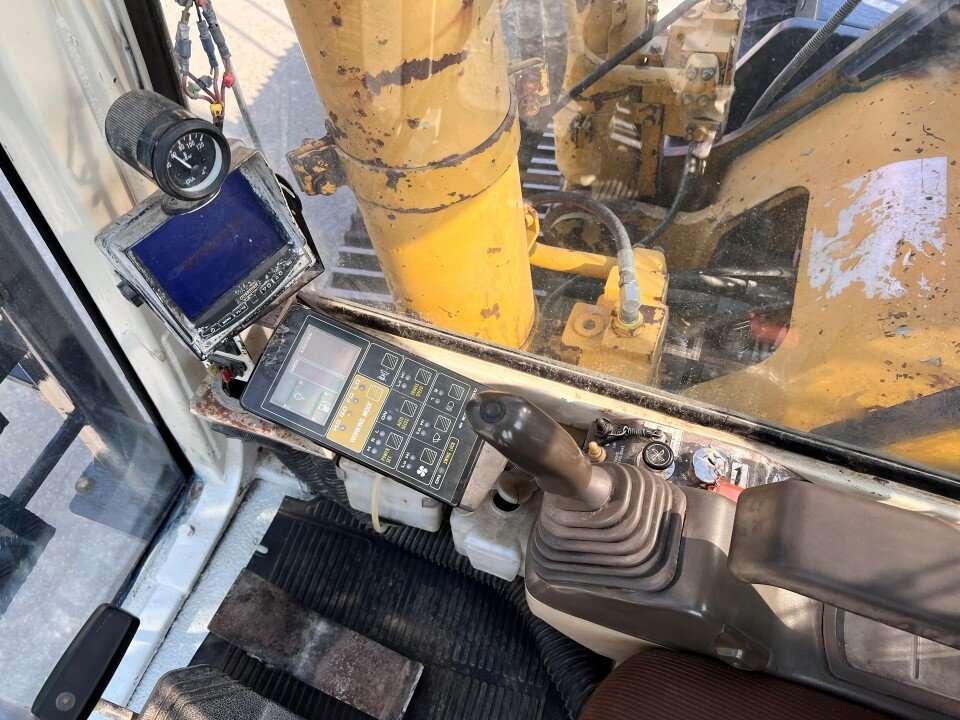 Komatsu PC400-LC Photo 6