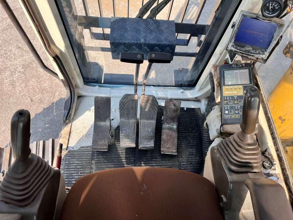 Komatsu PC400-LC Photo 7