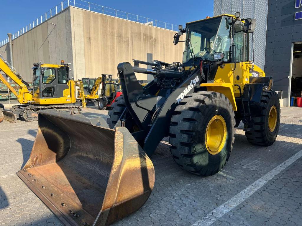 Komatsu WA250PZ-6 Photo 1