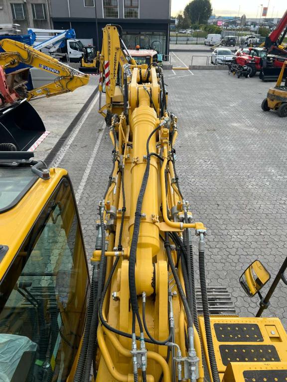 Komatsu PC210NLC-11E0 Photo 16