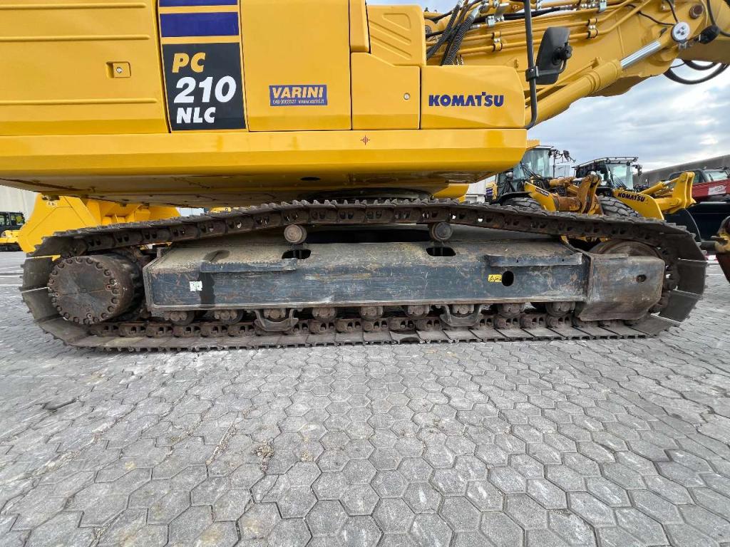 Komatsu PC210NLC-11E0 Photo 18