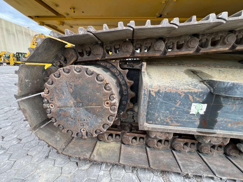 Komatsu PC210NLC-11E0 Photo 19
