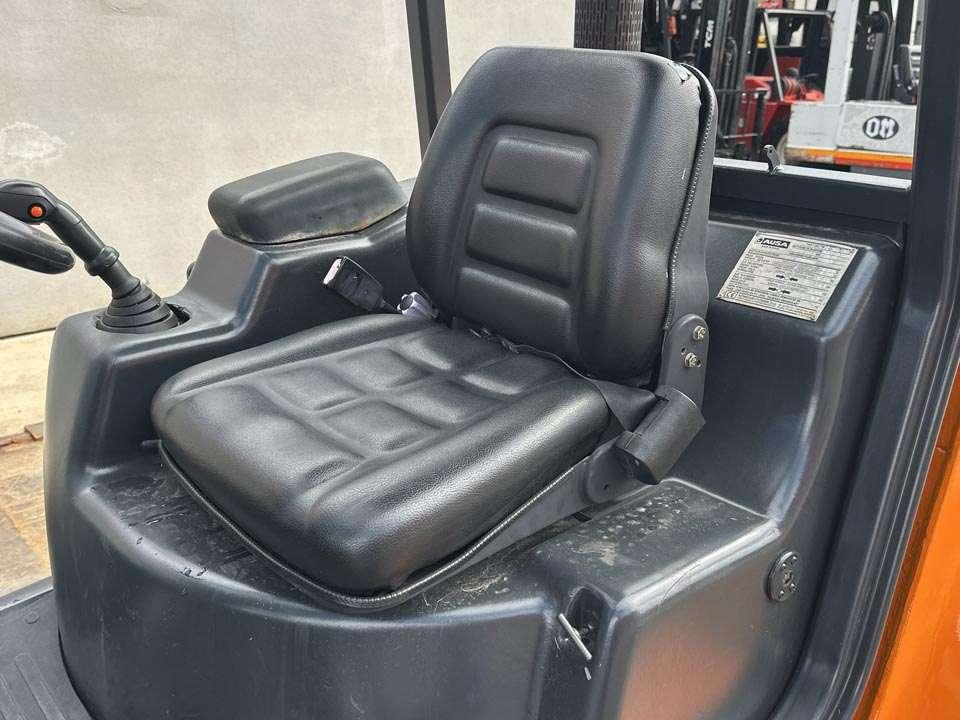 Ausa C200H 4x4 Photo 13