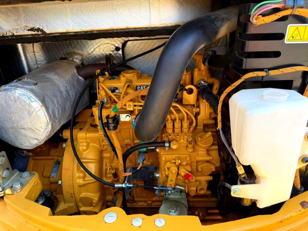 Caterpillar 303ECR Photo 11