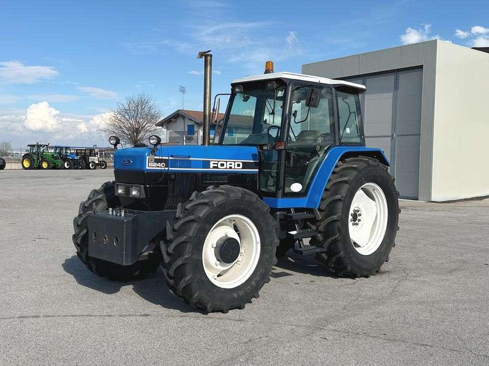 Ford 8240 4x4 Photo 1