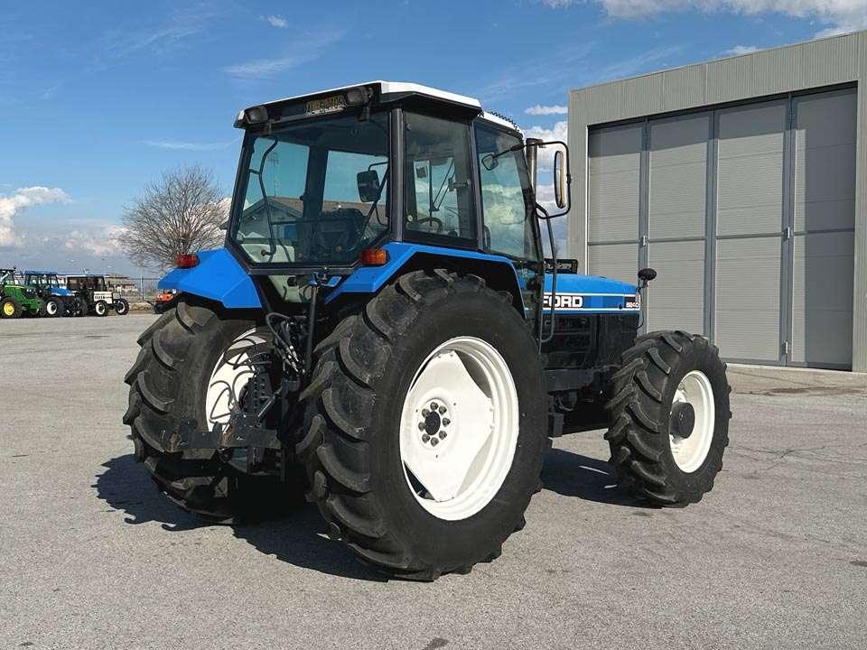 Ford 8240 4x4 Photo 18