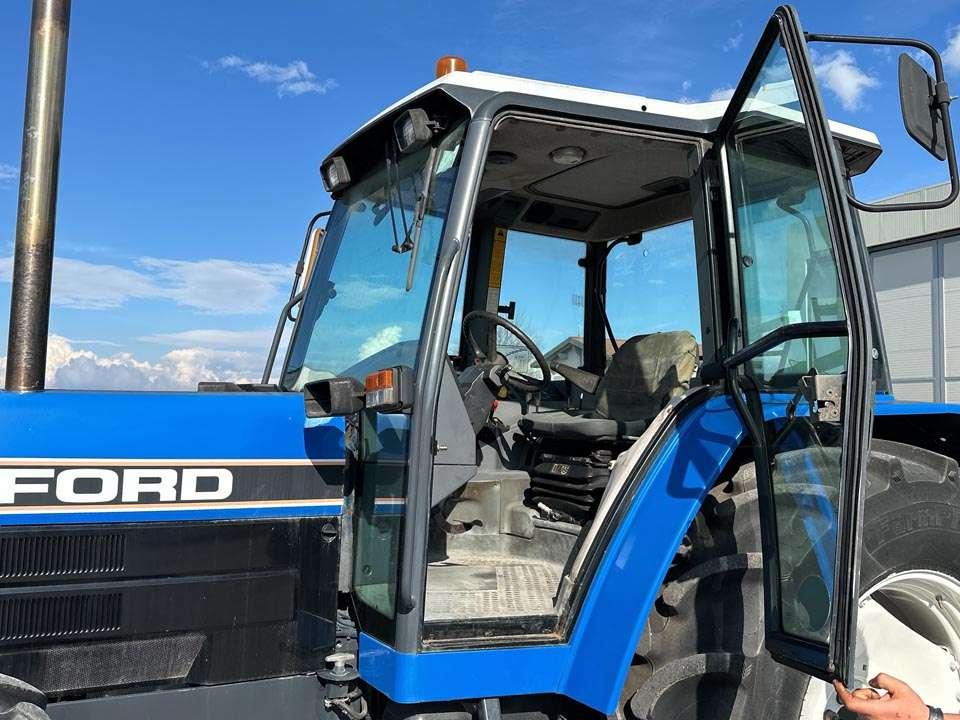 Ford 8240 4x4 Photo 8