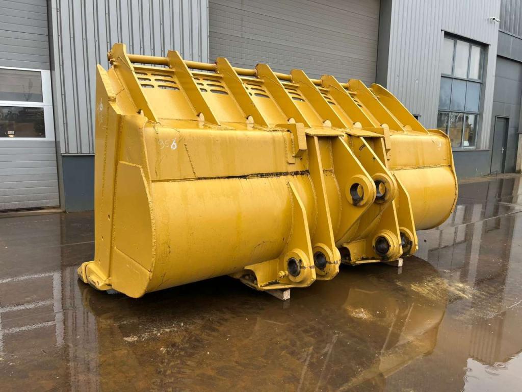 Caterpillar Bucket 990 Photo 3