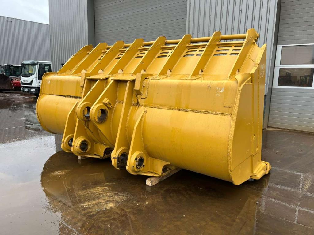 Caterpillar Bucket 990 Photo 4