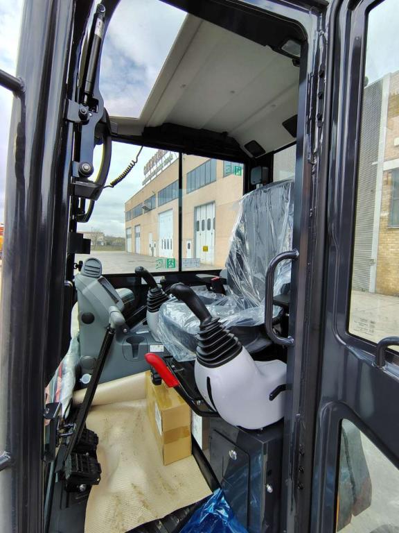 Hitachi ZX 38U-6 CLR Photo 13