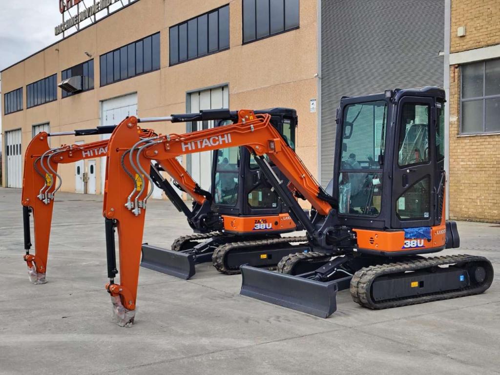 Hitachi ZX 38U-6 CLR Photo 2