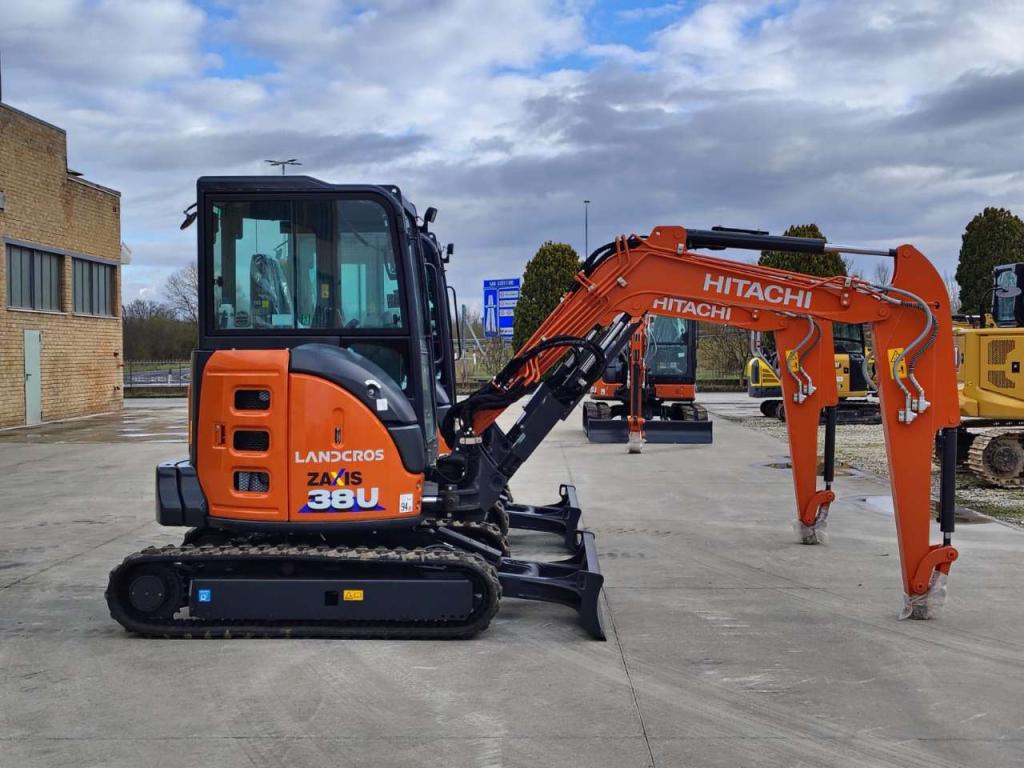 Hitachi ZX 38U-6 CLR Photo 6