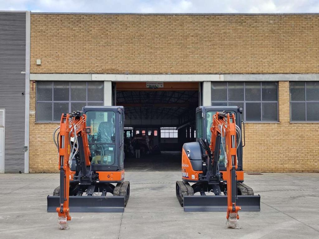 Hitachi ZX 38U-6 CLR Photo 8