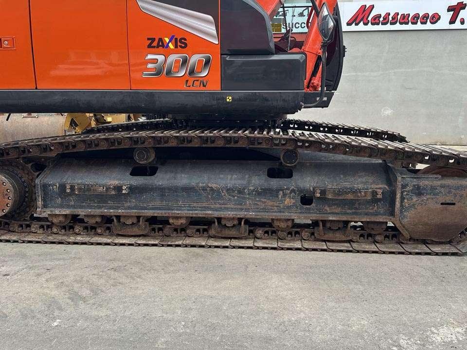 Hitachi ZX300LCNT-6 Photo 4