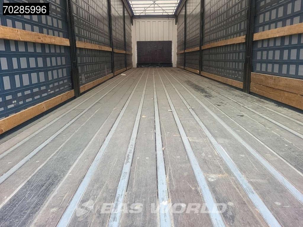 Krone SD Hardwood Lift Axle Photo 9