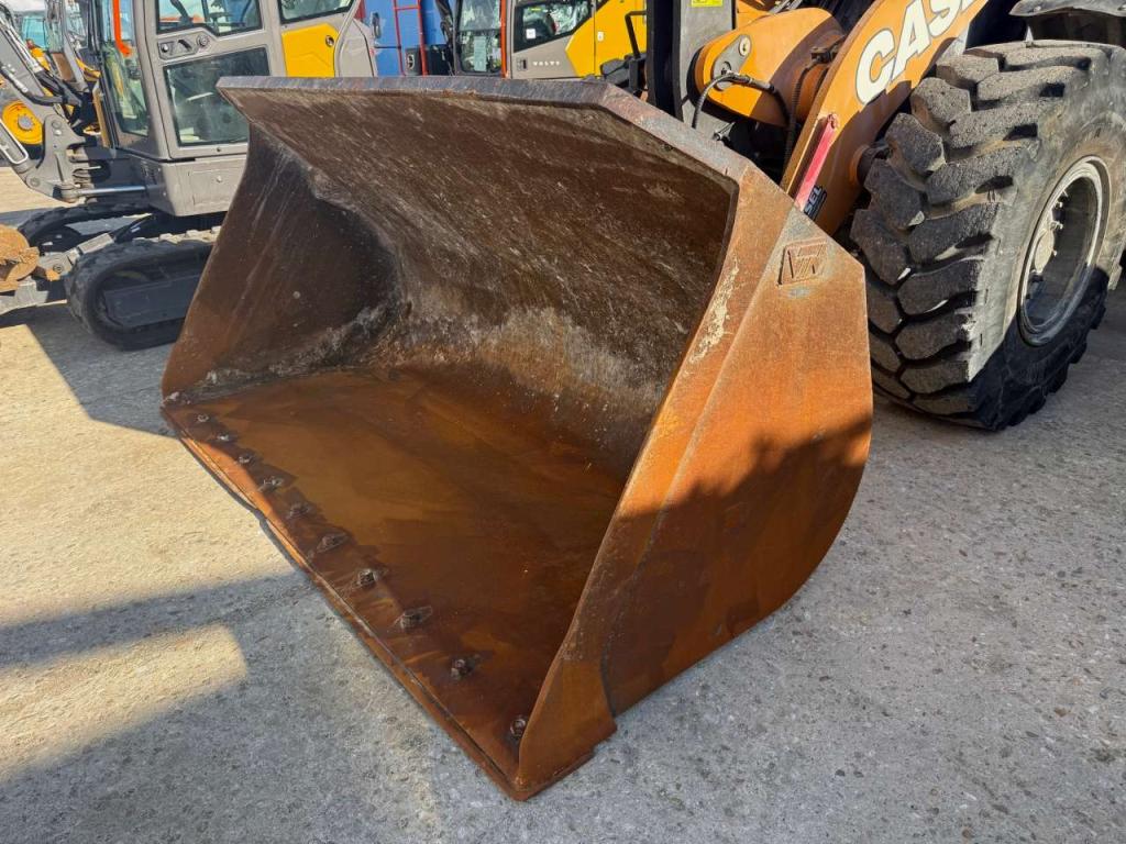 Case 721G Photo 11