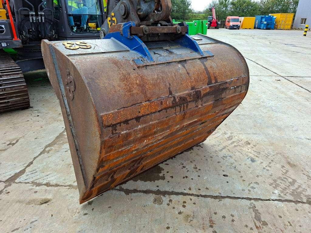 Volvo EC230FL5 Photo 24